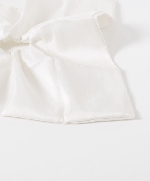 URBAN RESEARCH ROSSO（アーバンリサーチロッソ）の「heyep　SILK SQUARE MEDIUM SCRUNCHIE（ヘアゴム・レディース・WHITE/BLACK・-）」の5枚目の写真