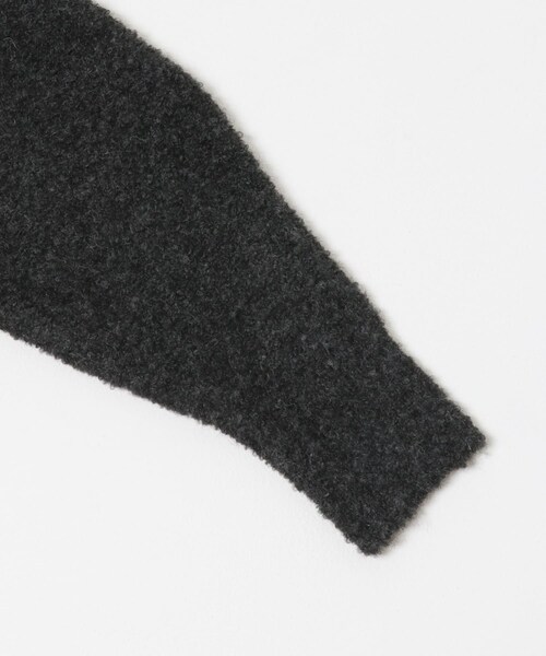 URBAN RESEARCH ROSSO（アーバンリサーチロッソ）の「『WEB限定』Vネックカーブスリーブニット（ニット/セーター・レディース・CORAL/CHARCOAL/MOCHA・Free）」の16枚目の写真
