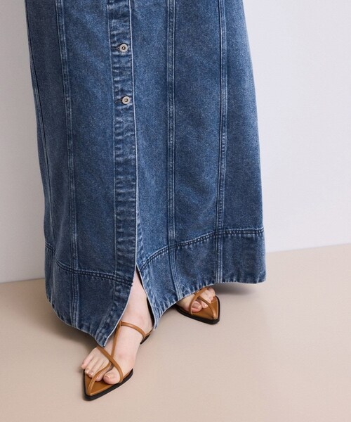 ADAM ET ROPE'（アダムエロペ）の「【WEB限定】ライトデニムスリーブレスワンピース（ワンピース・レディース・ブルー/サックス・36/38）」の16枚目の写真