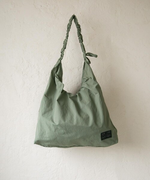 RODE SKO（ロデスコ）の「『ユニセックス』ロクヨンギャザーショルダートートバッグ（トートバッグ・メンズ・BLACK2/BLACK/GREIGE/KHAKI/GREIGE2・one）」の6枚目の写真