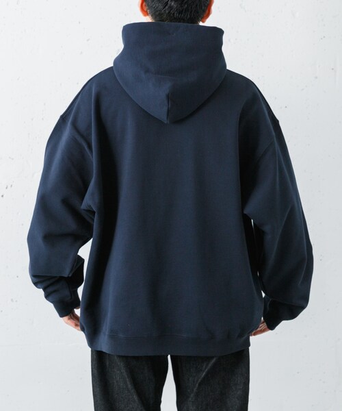 URBAN RESEARCH（アーバンリサーチ）の「Wide Dad　Dad SWEAT PARKA（パーカー・メンズ・D NAVY/RED・1/2）」の4枚目の写真