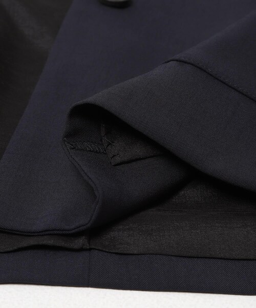 URBAN RESEARCH ROSSO（アーバンリサーチロッソ）の「クールタッチ 防シワ ハーフスリーブジャケット（ノーカラージャケット・レディース・GREIGE/DARK NAVY・Free）」の11枚目の写真