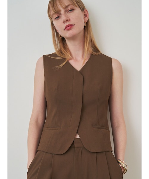 ELENDEEK（エレンディーク）の「SLUB YARN COMPACT GILET（ベスト・レディース・オフホワイト/ブラック/ベージュ/ブラウン・F）」の9枚目の写真