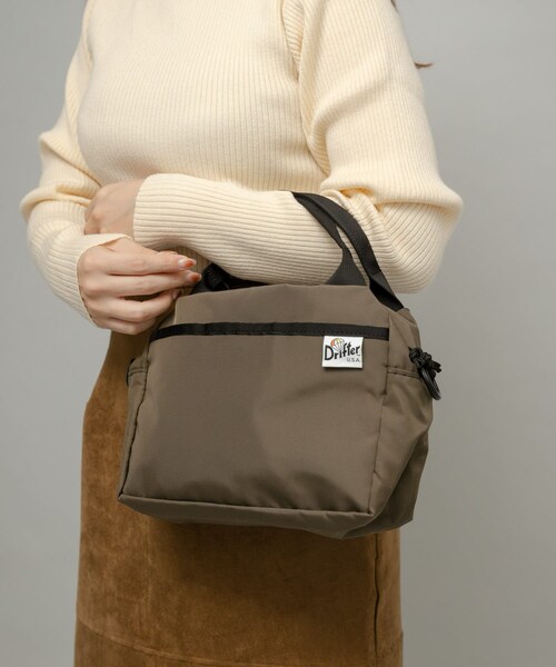 URBAN RESEARCH Sonny Label（アーバンリサーチサニーレーベル）の「DRIFTER　KIRBY HAND BAG（ハンドバッグ・レディース・BLACK/COFFEE・one）」の11枚目の写真