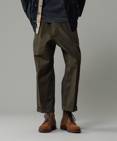 ADAM ET ROPE'(アダムエロペ)の「【撥水】ワンプリーツ クロップドシルエット チノパンツ(チノパンツ・メンズ・ベージュ/カーキ/ネイビー・L/M)」の8枚目の写真