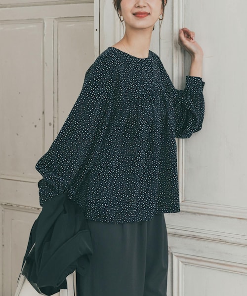 URBAN RESEARCH DOORS（アーバンリサーチドアーズ）の「ドットギャザーブラウス（シャツ/ブラウス・レディース・NAVY/BLACK・Free）」の2枚目の写真