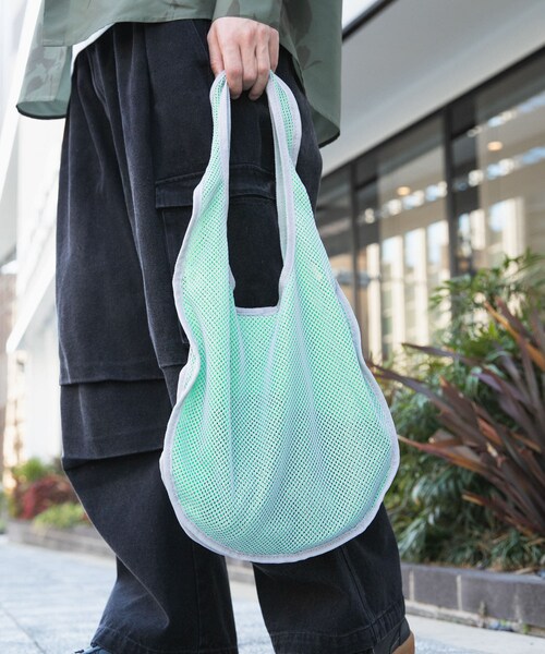 SENSE OF PLACE by URBAN RESEARCH（センスオブプレイスバイアーバンリサーチ）の「メッシュラウンドトートバッグ（トートバッグ・メンズ・BLACK/GRAY/NAVY・one）」の9枚目の写真