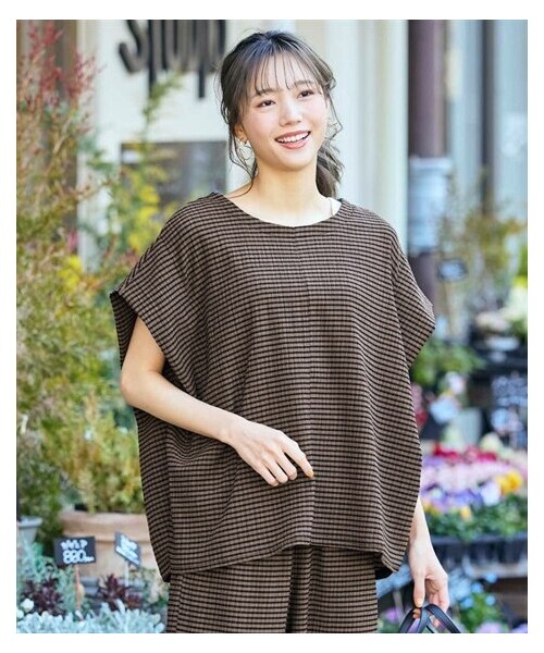 nissen（ニッセン）の「＜大きいサイズ＞涼しいサラサラカットソー楊柳２WAYトップス（Tシャツ/カットソー・レディース・黒/茶系ギンガム・L/LL/3L/4L/5L/6L/8L/10L）」の15枚目の写真