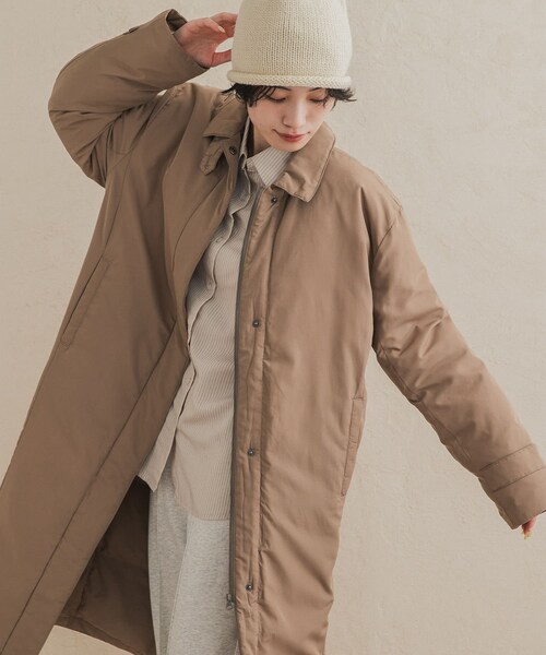 URBAN RESEARCH DOORS(アーバンリサーチドアーズ)の「ステッチレスライトダウンロングコート(テーラードジャケット・レディース・BLACK/KHK.BEG・Free)」の2枚目の写真