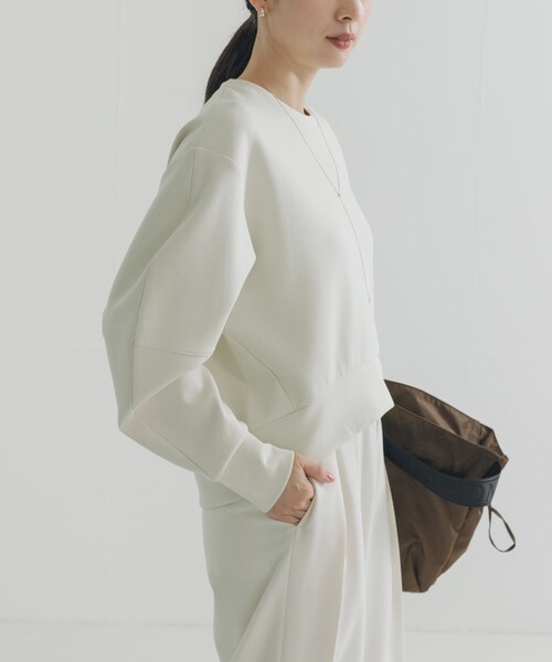 URBAN RESEARCH（アーバンリサーチ）の「ボリュームスリーブダンボールトップス（スウェット・レディース・OFF/CHARCOAL/BLACK・FREE）」の10枚目の写真