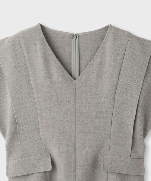ROPE'(ロペ)の「【一部店舗限定】【REALM(レルム)】V-NECK BLOUSE|セットアップブラウス 26SS(シャツ/ブラウス・レディース・グレー/ブラック系・38)」の20枚目の写真