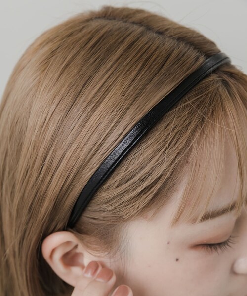 SMELLY（スメリー）の「スリムフェイクレザーカチューシャ（カチューシャ・レディース・BLK/SLV・-）」の4枚目の写真