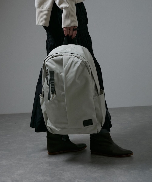 ADAM ET ROPE'（アダムエロペ）の「【WEB限定】[ショルダーバッグ付き・ユニセックスで使える・軽量・A4対応・大容量]バックパック 4（バックパック/リュック・レディース・ブラック/グレー/グレー系/キナリ/ダークブラウン/ネイビー/ベージュ/ブルー・F）」の9枚目の写真