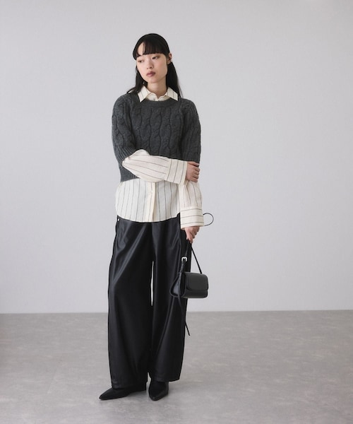 ADAM ET ROPE'(アダムエロペ)の「【サステナブル】ケーブルハーフスリーブニット(ニット/セーター・レディース・チャコール/オフホワイト/イエロー系・F)」の5枚目の写真