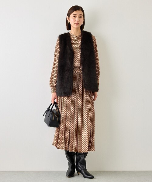 ROPE'(ロペ)の「【DEVEAUX(デヴォー)】幾何学パターンプリントブラウス/セットアップ対応(シャツ/ブラウス・レディース・ベージュ系/ネイビー系・F)」の22枚目の写真