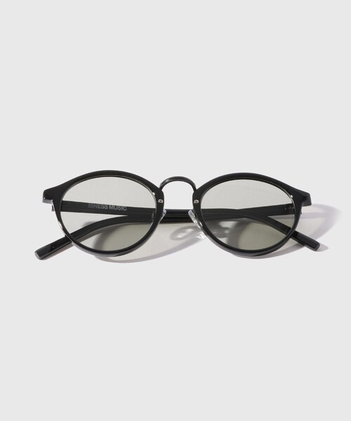 ADAM ET ROPE'(アダムエロペ)の「【ISNESS MUSIC/イズネス ミュージック】INDIA SUNGLASSES(サングラス・メンズ・ライトグレー/パープル・F)」の1枚目の写真