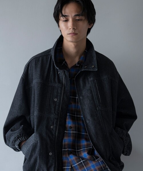 ADAM ET ROPE'(アダムエロペ)の「13oz デニムボマーブルゾン / ADAM ET ROPE' JEANS(ブルゾン・メンズ・ブラック系/ネイビー・L/M)」の2枚目の写真