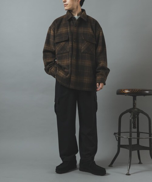 ITEMS URBANRESEARCH(アイテムズ アーバンリサーチ)の「TRテーパードクリーンカーゴパンツ(その他パンツ・メンズ・BLACK/OLIVE GRAY/MOCHA BRN・M/L)」の18枚目の写真