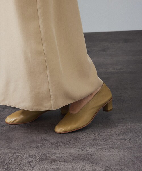 ADAM ET ROPE'（アダムエロペ）の「【MARTINIANO（マルティニアーノ）】high glove（パンプス・レディース・ベージュ系/グリーン系・35.5/36.5/37.5/38.5）」の4枚目の写真