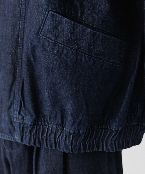 ADAM ET ROPE'（アダムエロペ）の「デニム ボマージャケット / ADAM ET ROPE' JEANS -FILM-（デニムジャケット・レディース・ブラック系/ネイビー・L/M）」の12枚目の写真