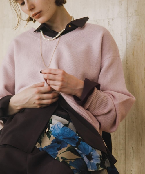 URBAN RESEARCH ROSSO（アーバンリサーチロッソ）の「ウールカシミヤVネックニットプルオーバー（ニット/セーター・レディース・OFF/PINK/BLUE/NAVY・Free）」の4枚目の写真