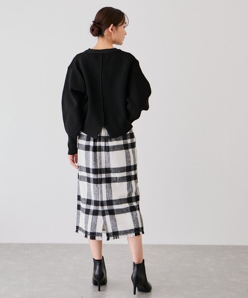 Jayro(ジャイロ)の「ビッグ釦柄切替バルーンカーディガン(カーディガン/ボレロ・レディース・ブラック/オフホワイト/オレンジ・F)」の12枚目の写真