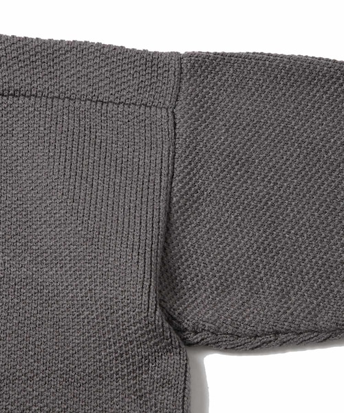 ADAM ET ROPE'(アダムエロペ)の「【KYOU/キョウ】WOOD Bulky Yarn Military Cardigan(カーディガン/ボレロ・メンズ・グレー・2)」の5枚目の写真