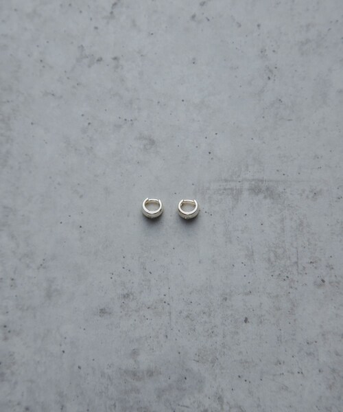 URBAN RESEARCH(アーバンリサーチ)の「Plump Drop Pierce S(ピアス(両耳用)・レディース・SILVER・-)」の1枚目の写真