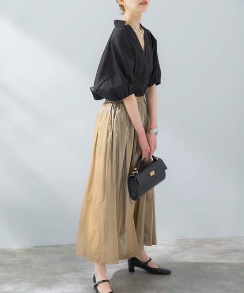URBAN RESEARCH ROSSO（アーバンリサーチロッソ）の「グロッシーギャザースカート（スカート・レディース・BEIGE/GREIGE・FREE）」の20枚目の写真
