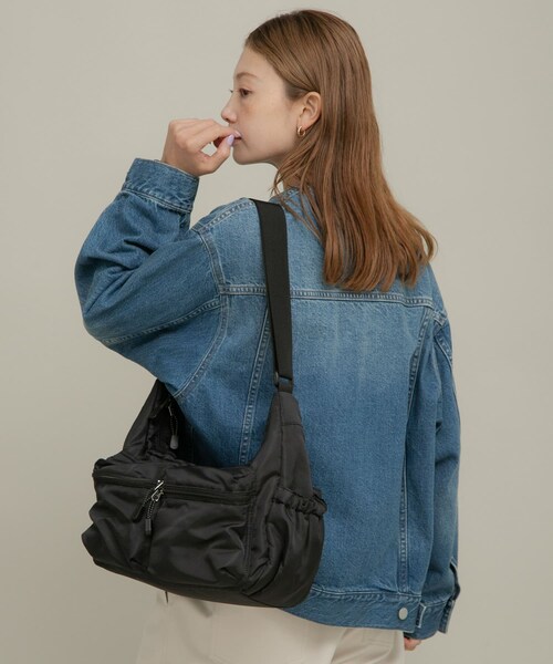 URBAN RESEARCH Sonny Label（アーバンリサーチサニーレーベル）の「グログラン2ポケットショルダーバッグ（ショルダーバッグ・レディース・グレー/ブラック・one）」の4枚目の写真