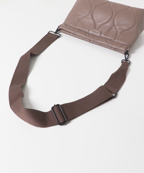 URBAN RESEARCH Sonny Label（アーバンリサーチサニーレーベル）の「LE VERNIS　キルティングクラッチ（クラッチバッグ・レディース・モカ/ブラック/シルバー・one）」の12枚目の写真