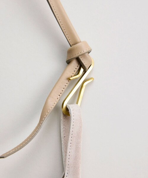 ADAM ET ROPE'（アダムエロペ）の「【NICENESS/ナイスネス】S.O.LOWE-MIDI（ショルダーバッグ・メンズ・キナリ/キャメル・F）」の7枚目の写真