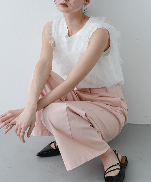 SENSE OF PLACE by URBAN RESEARCH(センスオブプレイスバイアーバンリサーチ)の「フリルデザインカットトップ(Tシャツ/カットソー・レディース・OFF WHITE/BLACK/BEIGE・One)」の4枚目の写真