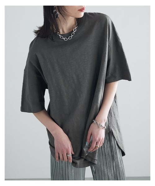 nissen（ニッセン）の「綿１００％裾ラウンドオーバーシルエットＴシャツ ［Soiunique］（Tシャツ/カットソー・レディース・オフホワイト/ダークグレー/ライトピンク・M/L）」の2枚目の写真