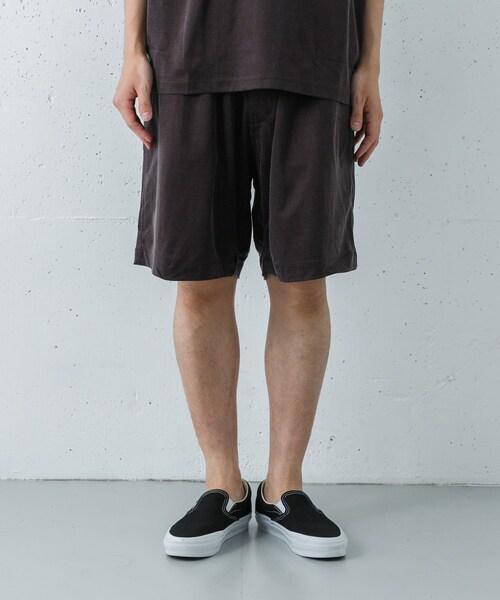 URBAN RESEARCH（アーバンリサーチ）の「『洗濯可』WASHABLE CUPRO SHORTS（その他パンツ・メンズ・BLACK/BROWN/KHAKI・M/L）」の2枚目の写真