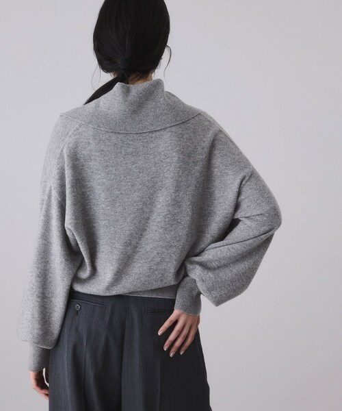 ADAM ET ROPE'(アダムエロペ)の「カシミア混ZIPタートルネックプルオーバー(ニット/セーター・レディース・グレー/ベージュ・F)」の11枚目の写真
