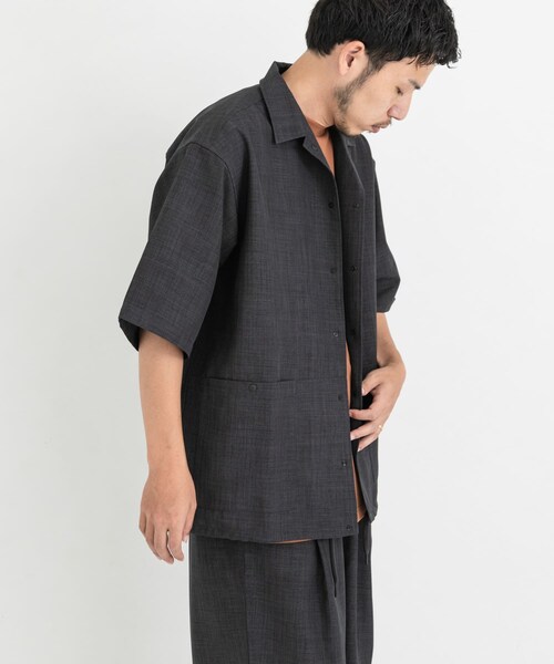 EKAL（エカル）の「『吸水速乾/UVカット/UR TECH』ハイツイストショートスリーブシャツ（シャツ/ブラウス・メンズ・モカグレー/チャコール・M/L）」の8枚目の写真