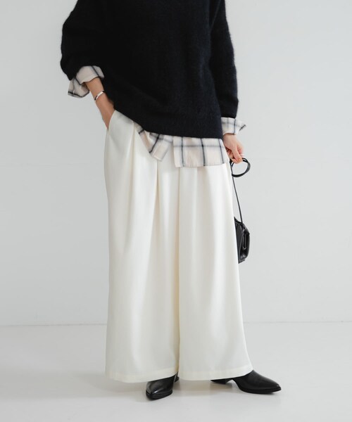 URBAN RESEARCH(アーバンリサーチ)の「ストレッチタックギャザーワイドパンツ(その他パンツ・レディース・OFF WHITE/BLUE/CHARCOAL・36/38)」の5枚目の写真
