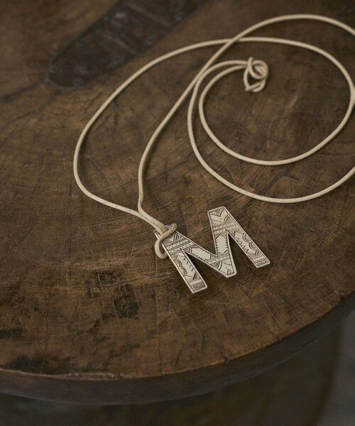 ADAM ET ROPE'（アダムエロペ）の「【J'aDoRe・店舗限定】【TUAREG（トゥアレグ）for SALON】ブローチ&ネックレスM（ブローチ/コサージュ・レディース・シルバー・F）」の2枚目の写真