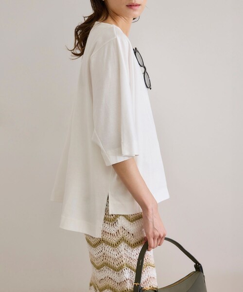 ROPE'(ロペ)の「【洗える・ナノシア加工】スムース半袖 Aラインカットソー(Tシャツ/カットソー・レディース・ブラック/グレー/オフホワイト・F)」の2枚目の写真