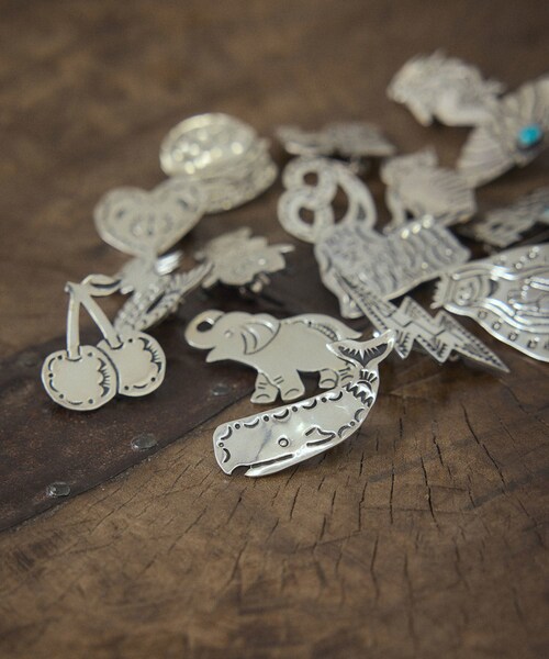 ADAM ET ROPE'(アダムエロペ)の「【Munqa(ムンカ)】BROCH MARIA(ブローチ/コサージュ・レディース・シルバー・F)」の8枚目の写真