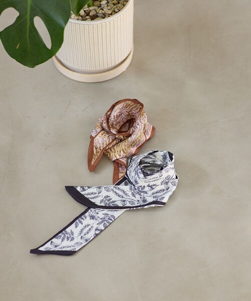 VIS（ビス）の「ナロースカーフ（バンダナ/スカーフ・レディース・ホワイト/オフホワイト/ブラウン・F）」の2枚目の写真