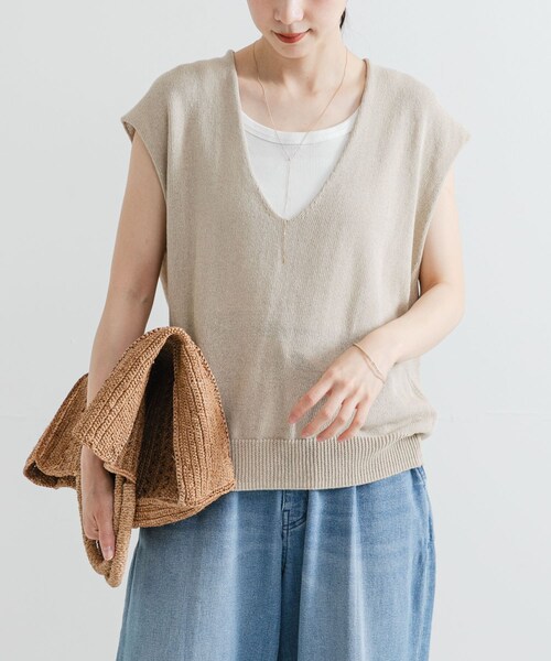 URBAN RESEARCH（アーバンリサーチ）の「リネンコットンVネックニットベスト（ベスト・レディース・BEIGE/OFF/BLUE GRAY・FREE）」の17枚目の写真