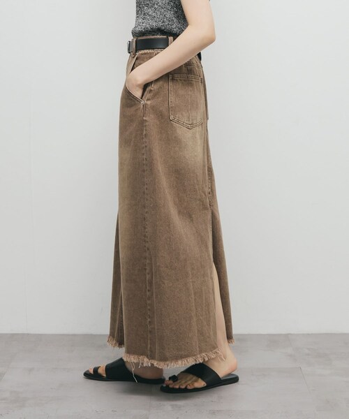 KBF（ケイビーエフ）の「バックスリットデニムスカート（デニムスカート・レディース・FADE BLUE/L.BLUE/BROWN・one）」の6枚目の写真