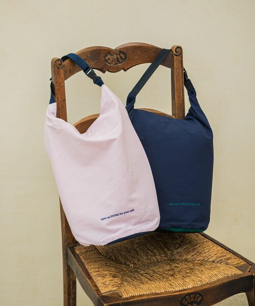 URBAN RESEARCH DOORS(アーバンリサーチドアーズ)の「撥水ロールアップバッグ(KIDS)(その他・キッズ・NVY×GRN/PNK×NVY・One)」の14枚目の写真