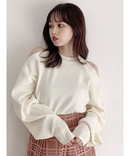 dazzlin（ダズリン）の「ショルダーオープンボリュームニットトップス（ニット/セーター・レディース・モカ/ブラック/グレー/ブルー/ピンク/オフホワイト/ブラウン・F）」の2枚目の写真