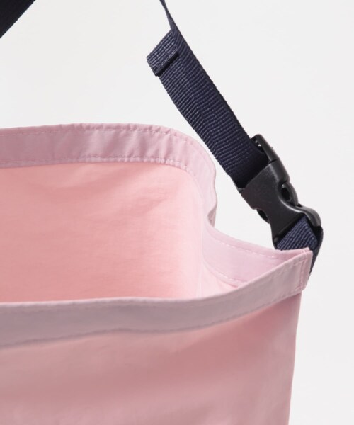 URBAN RESEARCH DOORS(アーバンリサーチドアーズ)の「撥水ロールアップバッグ(KIDS)(その他・キッズ・NVY×GRN/PNK×NVY・One)」の18枚目の写真