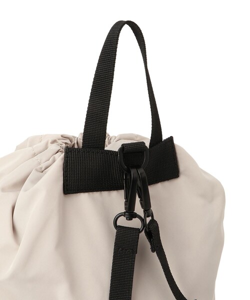 ADAM ET ROPE'（アダムエロペ）の「【WEB限定】2WAYナップサック / 撥水（バックパック/リュック・レディース・ブラック/ベージュ系・F）」の18枚目の写真