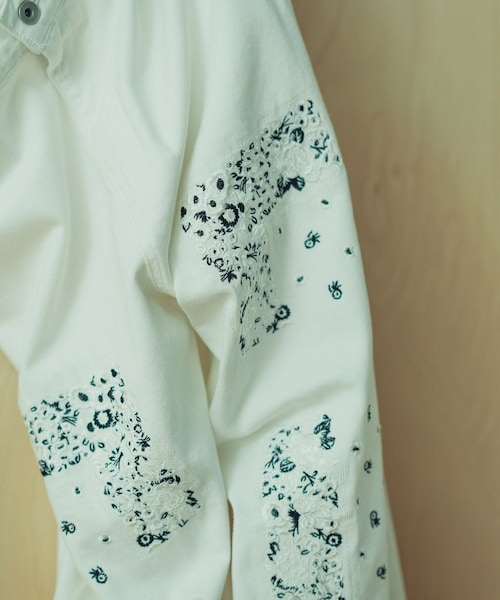 ADAM ET ROPE'（アダムエロペ）の「【NOMARHYTHM TEXTILE for ADAM ET ROPE'】EX Bandana Embroidery Denim Pants（デニムパンツ・メンズ・キナリ・2/3）」の4枚目の写真
