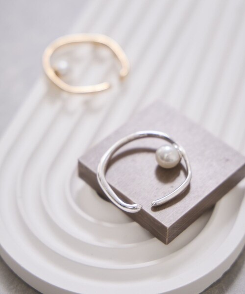 VIS（ビス）の「フープパールイヤーカフ（イヤリング・レディース・ゴールド/シルバー・F）」の7枚目の写真